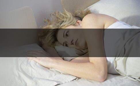 喝茶失眠怎樣才能快速入睡，這樣可以有效防止失-2