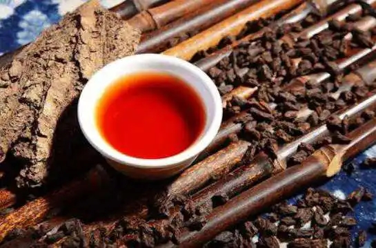 喝普洱茶出汗是怎么回事？