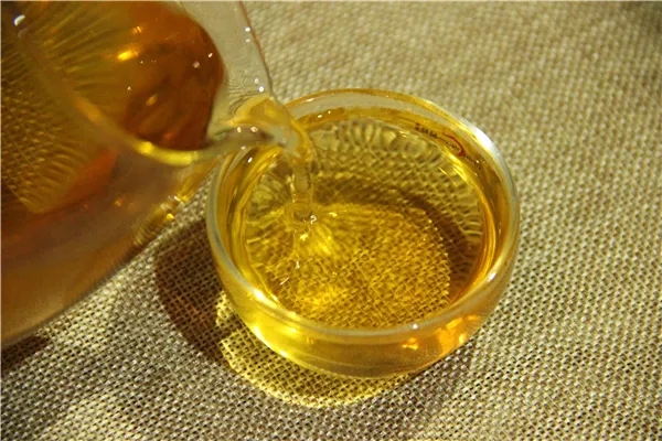 還在用自來水泡茶？難怪你泡的茶滋味不行~