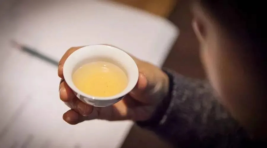 茶和水為什么會“分離”？